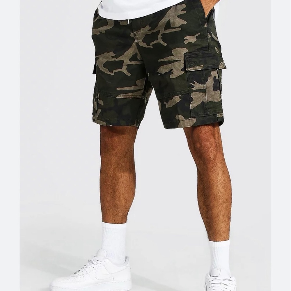 NWT BoohooMAN Camo Cargo Shorts